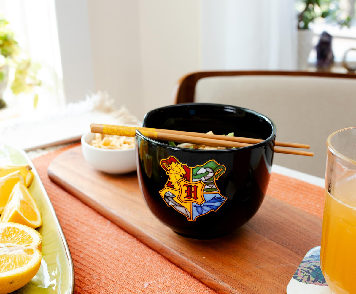 Harry Potter Hogwarts Crest 20-Ounce Ramen Bowl and Chopstick Set