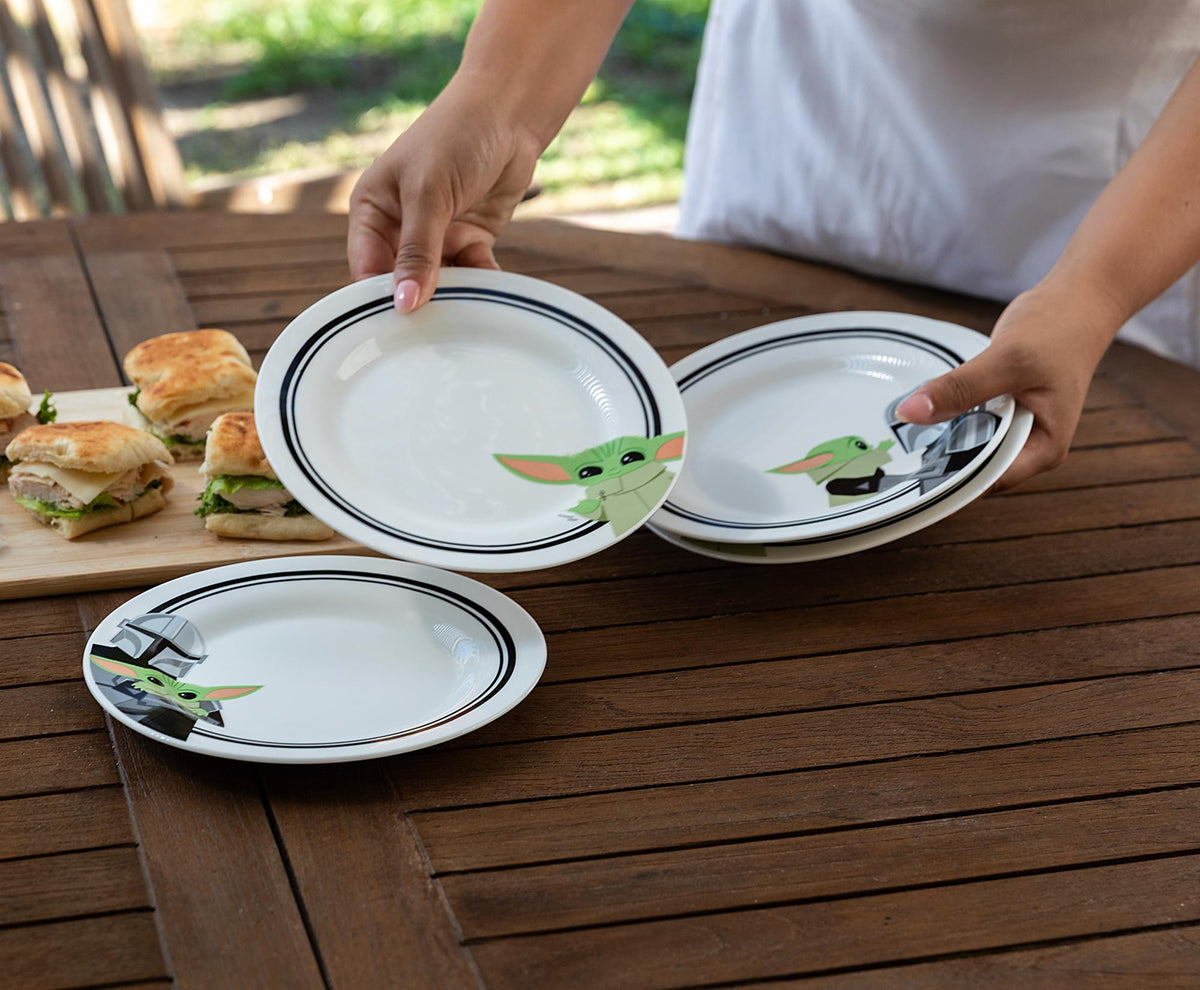 Star Wars: The Mandalorian Mando and Grogu 4-Piece 8-Inch Dinner Plate Set